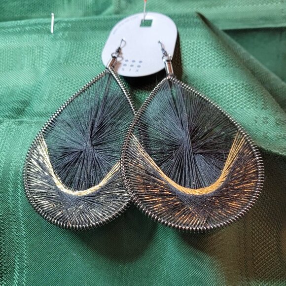 Three pairs of Click Six Dangle Earrings! - Picture 3 of 11